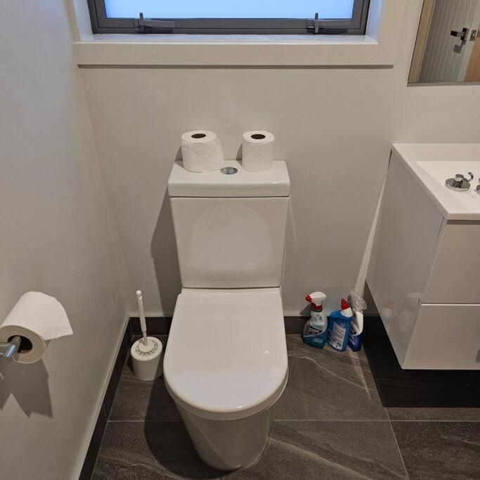 Entire House - Brand New 2 Bedroom House Lower Hutt Exterior photo